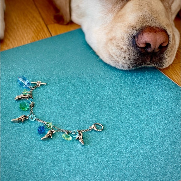 NWT DOUBLE STRAND CRYSTAL CHARM BRACELET IN TONES OF AQUA & GREEN, SILVER SHOES - Picture 5 of 16